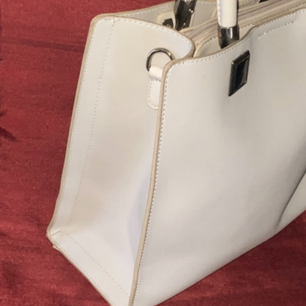 Handbag - Picture 8 of 10